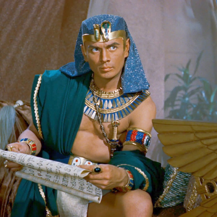 尤伯連納飾演法老。（翻攝自Golden Ticket Cinemas臉書）